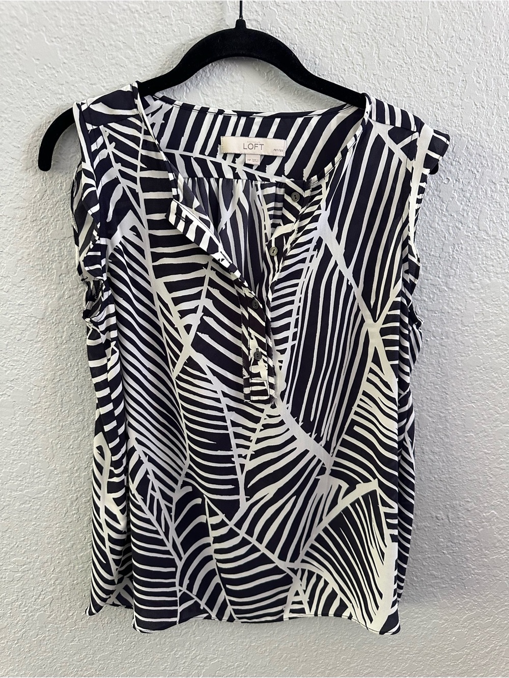 LOFT Petites Black White Palm Leaf Sleeveless Blouse MP
